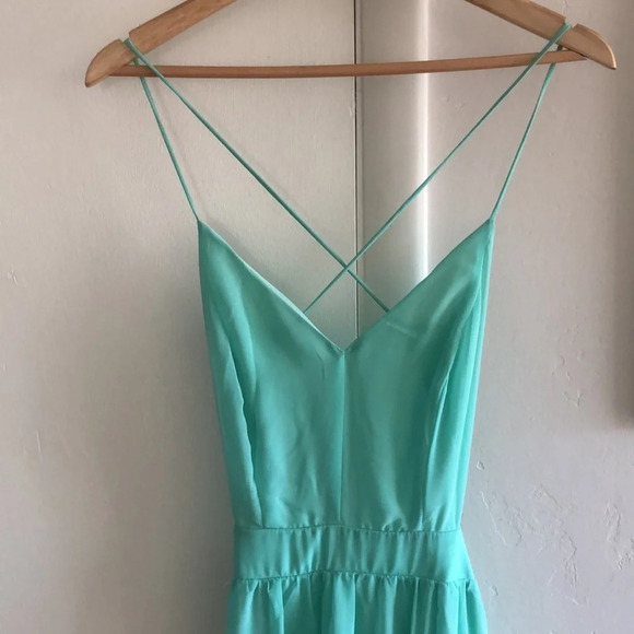 LU LU’S | Sea green backless gown - Picture 2 of 9
